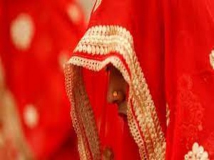 bride arrested in surat for looting many grooms after getting married | लुटेरी दुल्हन पैसों के लिए करती थी शादी, 21 साल में ही कर चुकी है कई शादियां, जानें पूरा मामला