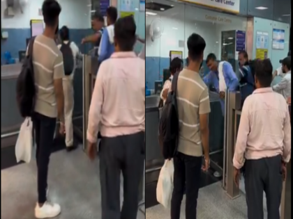 Viral Video Slap for ticket in Delhi Metro person who tried to intervene was also beaten up | Viral Video: दिल्ली मेट्रो में टिकट के लिए चले थप्पड़, बीच बचाव करने गए शख्स की भी पिटाई, देखिए वीडियो Viral Video Slap for ticket in Delhi Metro person who tried to intervene was also beaten up | Viral Video: दिल्ली मेट्रो में टिकट के लिए चले थप्पड़, बीच बचाव करने गए शख्स की भी पिटाई, देखिए वीडियो