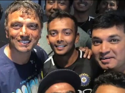 Rahul Dravid celebrate birthday with Indian under-19 cricket team | Video: देखें टीम इंडिया के 'द वॉल' राहुल द्रविड़ ने कैसे मनाया बर्थडे