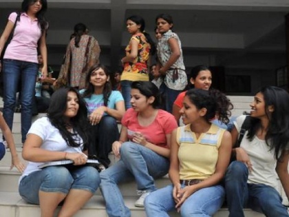 Rajasthan Colleges new dress code no jeans- shirt only indian wear for girls on women's day | महिला दिवस पर लड़कियों पर पाबंदी, राजस्थान सरकार ने छीनी जींस-टॉप पहनने की आजादी 