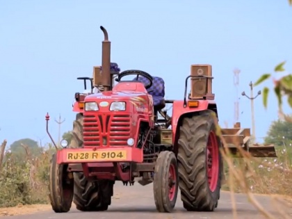 Rajasthan Farmer’s Son Develops Driverless Tractor | किसान के बेटे ने बना डाला रिमोट से चलने वाला ट्रैक्टर, जानें पूरी कहानी
