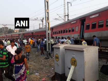 Four coaches of Jan Sadharan Express derailed near central cabin Danapur station | पटना: पटरी से उतरी जनसाधारण एक्सप्रेस की चार बोगियां, मचा हड़कंप