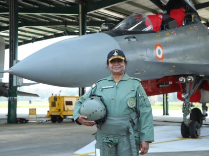 President Droupadi Murmu took a historic sortie in a Sukhoi 30 MKI fighter aircraft at the Tezpur Air Force Station in Assam today | राष्ट्रपति द्रौपदी मुर्मू ने पहली बार लड़ाकू विमान में भरी उड़ान, सुखोई-30 में बैठने के लिए पायलट की ड्रेस में आईं नजर