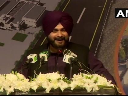 Kartarpur sahib corridor : Navjot singh sidhu praises Pakistan Pm Imran Khan | नवजोत सिंह सिद्धू ने करतारपुर साहिब शिलान्यास कार्यक्रम में कहा, दोनों देशों को दूरियां और नफरत मिटानी होगी