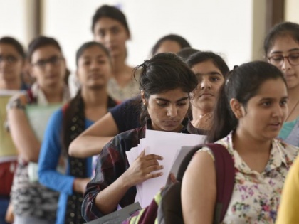 Delhi University second cut off list 2020 released, see list of college and seats available | DU second cut-off list 2020: दिल्ली यूनिवर्सिटी ने दूसरी कट ऑफ जारी की, कल से एडमिशन के लिए कर सकते हैं अप्लाई