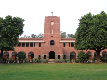 Delhi University St Stephen's College today released the cut-offs | DU Admissions 2018: DU Admissions 2018: सेंट स्टीफंस ने जारी किया कट ऑफ, इकोनॉमिक्स ऑनर्स के लिए चाहिए 98.7%