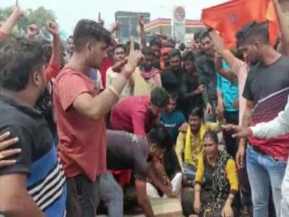 Jharkhand Dumka Girl who was set on fire by a man succumbs to injuries, accused held | झारखंड: पांच दिन से जिंदगी की जंग लड़ रही दुमका की अंकिता की मौत पर उबाल, शख्स ने पेट्रोल डाल कर लगा दी थी आग Jharkhand Dumka Girl who was set on fire by a man succumbs to injuries, accused held | झारखंड: पांच दिन से जिंदगी की जंग लड़ रही दुमका की अंकिता की मौत पर उबाल, शख्स ने पेट्रोल डाल कर लगा दी थी आग