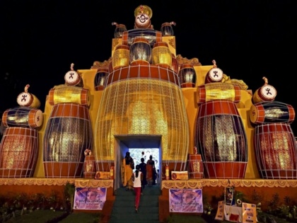 Kolkata Durga puja Virtual pandal: Most of the Durga Puja organizers are emphasizing on virtual view of pandals | Kolkata Durga puja Virtual pandal: कोरोना वायरस के मद्देनजर आभासी दर्शन पर जोर दे रहे अधिकतर दुर्गा पूजा आयोजक