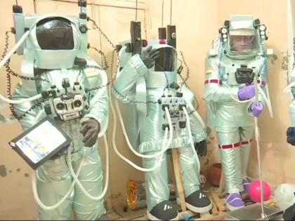 Durga Puja 2019: Durga Puja Pandal With made with Chandrayaan-2 Theme | Durga Puja 2019: Chandrayaan-2 की थीम पर सजा दुर्गा पूजा पंडाल, हो रही है जमकर तारीफ-आप भी देखें फोटो Durga Puja 2019: Durga Puja Pandal With made with Chandrayaan-2 Theme | Durga Puja 2019: Chandrayaan-2 की थीम पर सजा दुर्गा पूजा पंडाल, हो रही है जमकर तारीफ-आप भी देखें फोटो