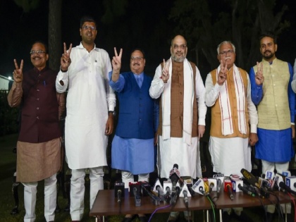 Randeep Surjewala lashes out at BJP and JJP and alliance, calls Dushyant Chautala's party BJP's B team | बीजेपी-जेजेपी गठबंधन पर भड़के रणदीप सुरजेवाला, कहा, 'दुष्यंत चौटाला की पार्टी हमेशा बीजेपी की 'टीम बी' थी और रहेगी'