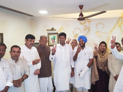 Haryana elections: Dushyant Chautala's meeting with JJP's newly elected MLAs | हरियाणा चुनाव: जेजेपी विधायकों के साथ दुष्यंत चौटाला ने की बैठक, अमित शाह से भी कर सकते हैं मुलाकात