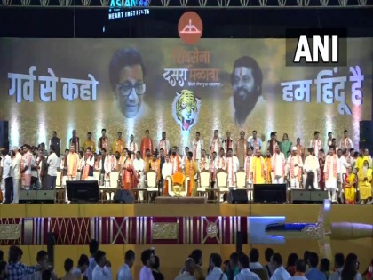 Maharashtra CM Eknath Shinde & leaders from his faction attend the Shiv Sena Dussehra rally in MMRDA ground | दशहरा रैली में सीएम शिंदे बालासाहेब ठाकरे की कुर्सी को दी श्रद्धांजलि, 51 फीट की तलवार पर की गई 'शस्त्र पूजा'