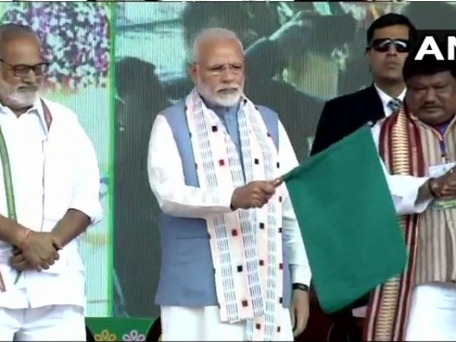 Prime Minister Narendra Modi inaugurated the Bolangir-Bichhupali railway line in Odisha today | पीएम मोदी ने ओडिशा में बलांगीर-बिचुपली नया रेल लाइन का उद्घाटन किया, केरल में भी देंगे कई सौगात