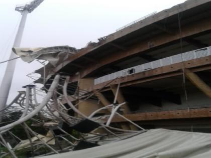 Mumbai Rains Damage Roof of DY Patil Cricket Stadium | मुंबई की बारिश और तेज हवाओं से डीवाई पाटिल क्रिकेट स्टेडियम को पहुंचा नुकसान, छत का एक हिस्सा हुआ क्षतिग्रस्त