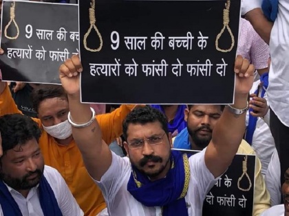Minor raped and killed in Delhi's Nangal, people remembered Hathras case | दिल्ली के नांगल में नाबालिग से रेप और हत्या के मामले में प्रदर्शन तेज, लोगों ने हाथरस कांड को किया याद