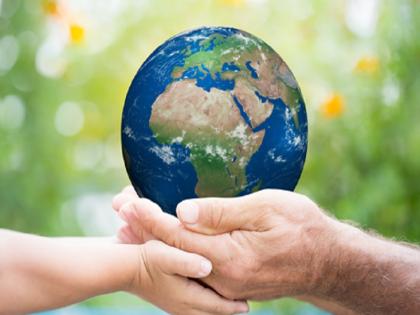 Earth Day 2021 Pankaj Chaturvedi blog: Everyone have to come together to save earth | पंकज चतुर्वेदी का ब्लॉग: धरती बचाने के लिए सबको मिलकर आना होगा आगे