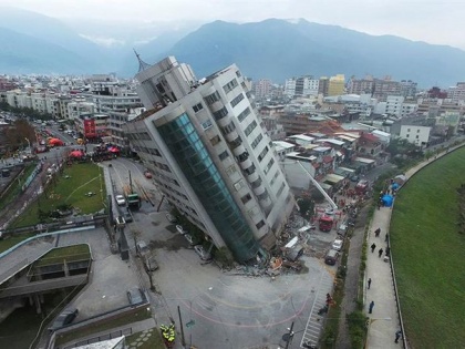 Earthquake in Taiwan  third powerful tremor 24 hours magnitude 6-8, many people buried under rubble tsunami alert in Japan see video | Earthquake in Taiwan: ताइवान में 24 घंटे में तीसरा शक्तिशाली झटका, 6.8 तीव्रता, मलबे में कई लोग दबे, जापान में अलर्ट, देखें वीडियो