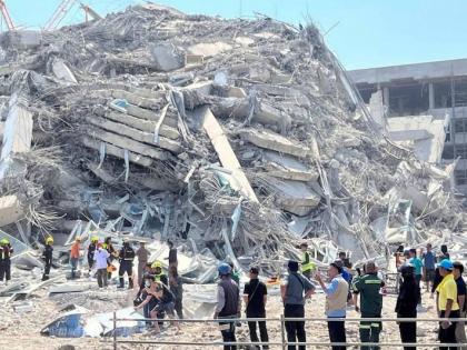 Earthquake LIVE 2 dead Bangkok, Myanmar Dhaka, Chittagong, Kolkata Imphal People fled homes buildings razed ground huge cracks roads watch video | Earthquake: 2 की मौत, बैंकॉक, म्यांमार, ढाका, चटगांव, कोलकाता और इंफाल में भूकंप?, घर से भागे लोग, कई इमारत जमींदोज, सड़कें पर बड़ी-बड़ी दरार, देखें वीडियो