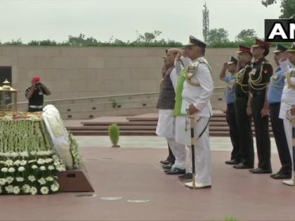 Delhi: Defence Minister Rajnath Singh pays tribute at National War Memorial on 20th | Kargil Vijay Diwas: जवानों ने हमेशा पाकिस्तान को धूल चटाई, इसलिए वह लड़ता है छद्म युद्ध : रक्षा मंत्री Delhi: Defence Minister Rajnath Singh pays tribute at National War Memorial on 20th | Kargil Vijay Diwas: जवानों ने हमेशा पाकिस्तान को धूल चटाई, इसलिए वह लड़ता है छद्म युद्ध : रक्षा मंत्री