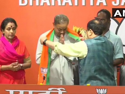 Former Congress Rajya Sabha MP Sanjay Singh & his wife, Amita Singh (former chairperson all India Professional Congress in UP) join Bharatiya Janata Party (BJP | कांग्रेस और राज्यसभा की सदस्यता छोड़ BJP में शामिल हुए संजय सिंह