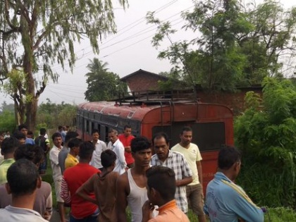bus skidded off the road in Vada Palghar Maharashtra 14 children injured | महाराष्ट्र: पालघर में दर्दनाक हादसा, बस पलटने से 14 बच्चे घायल  