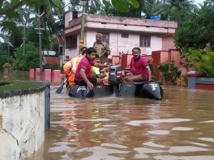 Nine people died in floods in Karnataka, Kerala and Maharashtra, Karnataka saved 43 thousand people | बाढ़ से बेहाल कर्नाटक, केरल और महाराष्ट्र, कर्नाटक में नौ लोगों की मौत, 43 हजार लोगों को बचाया