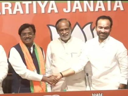 Senior Telangana Rashtra Samithi (TRS) leader G. Vivekanand joins Bharatiya Janata Party (BJP) | पूर्व सांसद और टीआरएस नेता विवेकानंद और कांग्रेस सांसद कालिता भाजपा में शामिल Senior Telangana Rashtra Samithi (TRS) leader G. Vivekanand joins Bharatiya Janata Party (BJP) | पूर्व सांसद और टीआरएस नेता विवेकानंद और कांग्रेस सांसद कालिता भाजपा में शामिल