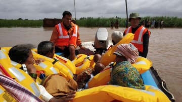 Karnataka floods: Since 1st August 2019, 40 people have lost their lives and 14 people are missing, due to floods in the state | दक्षिण भारत राज्य कर्नाटक और केरल में बाढ़ से लोग परेशान, राहत-बचाव कार्य तेज, लापता लोगों की तलाश का काम शुरू
