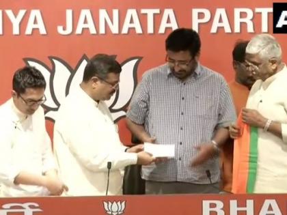 Delhi: Peoples Democratic Party (PDP) leader Haji Anayat Ali joined Bharatiya Janata Party | जम्मू-कश्मीर विधान परिषद के सभापति अली सहित कारगिल के कई नेता भाजपा में शामिल Delhi: Peoples Democratic Party (PDP) leader Haji Anayat Ali joined Bharatiya Janata Party | जम्मू-कश्मीर विधान परिषद के सभापति अली सहित कारगिल के कई नेता भाजपा में शामिल