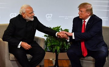 US President Donald Trump jokes with Prime Minister Narendra Modi Trump says, "He (PM Modi) actually speaks very good English, he just doesn't want to talk" | ट्रंप ने मजाकिया अंदाज में कहा, पीएम मोदी वास्तव में बहुत अच्छी अंग्रेजी बोलते हैं, लेकिन वह इसमें बात नहीं करना चाहते US President Donald Trump jokes with Prime Minister Narendra Modi Trump says, "He (PM Modi) actually speaks very good English, he just doesn't want to talk" | ट्रंप ने मजाकिया अंदाज में कहा, पीएम मोदी वास्तव में बहुत अच्छी अंग्रेजी बोलते हैं, लेकिन वह इसमें बात नहीं करना चाहते