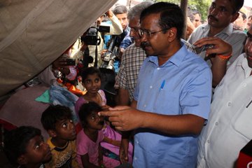 Yamuna above danger mark: CM Kejriwal in action, 15,000 people sent to camp, food, water and medicines arranged | खतरे के निशान से ऊपर यमुनाः एक्शन में सीएम केजरीवाल, 15,000 लोगों को शिविर में भेजा गया, भोजन-पानी और दवाओं का बंदोबस्त