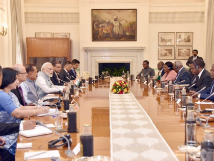 Delhi: Prime Minister Narendra Modi and President of Zambia, Edgar Chagwa Lungu hold wide-ranging discussions on strengthening bilateral ties | पीएम मोदी और जाम्बिया के राष्ट्रपति लूंगू में वार्ताः रक्षा, खनन और निवेश पर हस्ताक्षर, भारत 1000 टन चावल और 100 टन दुग्ध पाउडर देगा