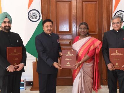 Lok Sabha Elections 2024 Model Code of Conduct in force March 16 removed Election Commission submits list winning candidates President Draupadi Murmu | Lok Sabha Elections 2024 Model Code of Conduct: 16 मार्च से लागू आदर्श आचार संहिता हटाई गई, निर्वाचन आयोग ने राष्ट्रपति द्रौपदी मुर्मू को विजयी उम्मीदवारों की सूची सौंपी Lok Sabha Elections 2024 Model Code of Conduct in force March 16 removed Election Commission submits list winning candidates President Draupadi Murmu | Lok Sabha Elections 2024 Model Code of Conduct: 16 मार्च से लागू आदर्श आचार संहिता हटाई गई, निर्वाचन आयोग ने राष्ट्रपति द्रौपदी मुर्मू को विजयी उम्मीदवारों की सूची सौंपी