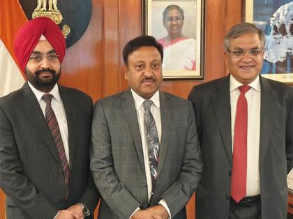 Lok Sabha Elections 2024 ECI welcomes newly appointed election commissioners Gyanesh Kumar and Dr Sukhbir Singh Sandhu joined | Lok Sabha Elections: ज्ञानेश कुमार और सुखबीर सिंह संधू ने प्रभार संभाला, आज निर्वाचन आयोग की बैठक, लोकसभा चुनाव पर चर्चा होने की उम्मीद