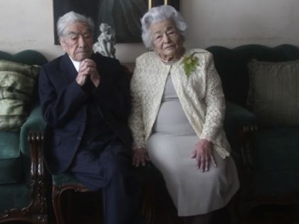 Ecuador couple certified as oldest married pair, nearly 215 years between them | इक्वाडोर के दंपती सबसे उम्रदराज प्रमाणित, दोनों की कुल उम्र करीब 215 साल