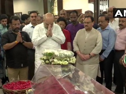 Jaitley: The body was brought to his residence, many opposition leaders including BJP paid tribute | अलविदा जेटलीः पार्थिव शरीर उनके आवास पर लाया गया, भाजपा सहित कई विपक्षी नेताओं ने दी श्रद्धांजलि