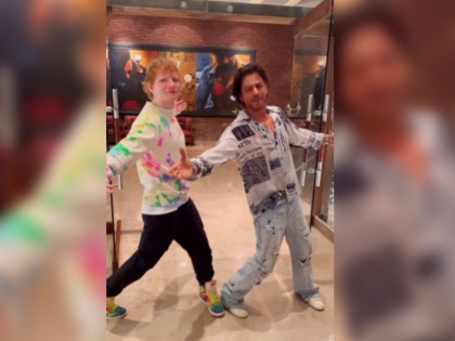 Watch Ed Sheeran dance video with Shah Rukh Khan goes viral signature step steals fans hearts | Watch: किंग खान के साथ ED Sheeran का डांस वीडियो वायरल, सिग्नेचर स्टेप ने लूटा फैन्स का दिल
