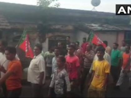 West Bengal: 25 BJP supporters injured in a clash with TMC workers in Barrackpore. | West Bengal: TMC और बीजेपी कार्यकर्ताओं के बीच मारपीट, 25 भाजपाई घायल West Bengal: 25 BJP supporters injured in a clash with TMC workers in Barrackpore. | West Bengal: TMC और बीजेपी कार्यकर्ताओं के बीच मारपीट, 25 भाजपाई घायल