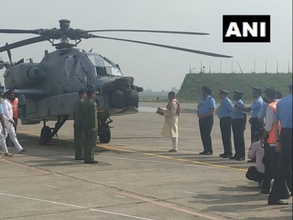 Apache attack helicopters have been inducted in IAF at the Pathankot Air Base | इराक, अफगान वार में तेवर दिखा चुका लड़ाकू हेलीकॉप्टर अपाचे भारतीय वायुसेना में शामिल, रडार को चकमा देकर दुश्मनों को कर देगा नेस्तानाबूत