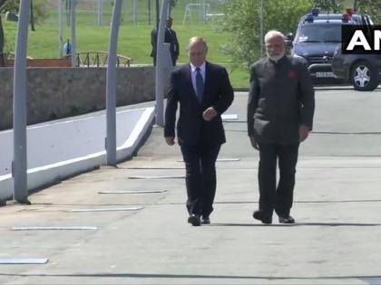Prime Minister Narendra Modi departs for Zvezda ship-building complex along with Russian President Vladimir Putin | PM Modi Russia Visit: रूसी राष्ट्रपति पुतिन से मिले पीएम मोदी Prime Minister Narendra Modi departs for Zvezda ship-building complex along with Russian President Vladimir Putin | PM Modi Russia Visit: रूसी राष्ट्रपति पुतिन से मिले पीएम मोदी