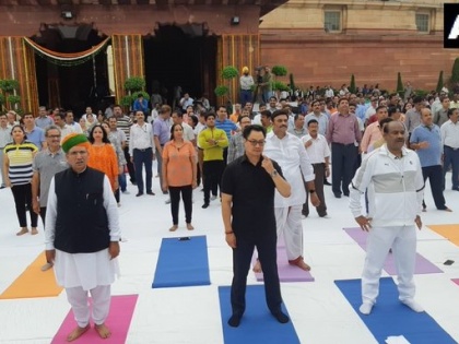 Organizing 'Fit India' in Parliament House Complex, we can achieve fitness by making one goal in life: Birla | संसद भवन परिसर में ‘फिट इंडिया’ का आयोजन, जीवन में हम एक लक्ष्य बनाकर फिटनेस को प्राप्त कर सकते हैंः बिरला