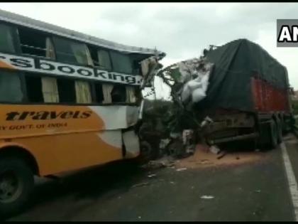 accident in maharashtra collision between bus and truck near Satara on Pune-Bangalore National Highway, many peoples death updates news | महाराष्ट्रः पुणे-बेंगलुरू हाइवे पर हुआ बड़ा हादसा, ट्रक और बस की टक्कर से 6 लोगों की मौत accident in maharashtra collision between bus and truck near Satara on Pune-Bangalore National Highway, many peoples death updates news | महाराष्ट्रः पुणे-बेंगलुरू हाइवे पर हुआ बड़ा हादसा, ट्रक और बस की टक्कर से 6 लोगों की मौत