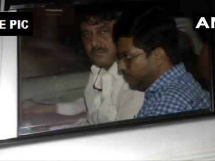 Congress leader DK Shivakumar has been sent to judicial custody till 1st October, by a Delhi Court. | कांग्रेस नेता डीके शिवकुमार को अदालत ने 1 अक्टूबर तक के लिए न्यायिक हिरासत में भेजा