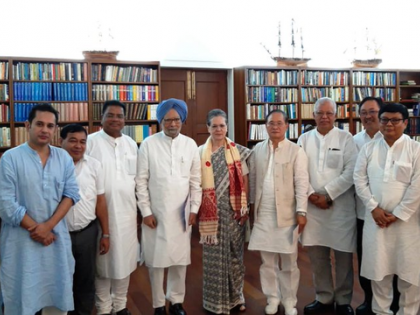 Sonia Gandhi's meeting on NRC, said- Congress party will stand with NRC list | NRC पर सोनिया गांधी की बैठक, कहा- एनआरसी की सूची से बाहर रह गए हैं उनके साथ कांग्रेस पार्टी खड़ी रहेगी