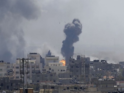 Israel launches air strikes on Gaza over missile attack. | तनाव चरम परः गाजा से इजराइल पर दागे गए 430 रॉकेट, जवाब में इजराइली सेना ने 200 किए हवाई हमले, चार फलस्तीनियों की मौत