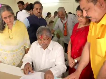 Nomination round continues in Maharashtra, BJP state president Chandrakant Patil, former 'encounter specialist' officer Pradeep Sharma filled the form | महाराष्ट्र में नामांकन का दौर जारी, भाजपा प्रदेश अध्यक्ष चंद्रकांत पाटिल, पूर्व ‘मुठभेड़ विशेषज्ञ’ अधिकारी प्रदीप शर्मा ने पर्चा भरा Nomination round continues in Maharashtra, BJP state president Chandrakant Patil, former 'encounter specialist' officer Pradeep Sharma filled the form | महाराष्ट्र में नामांकन का दौर जारी, भाजपा प्रदेश अध्यक्ष चंद्रकांत पाटिल, पूर्व ‘मुठभेड़ विशेषज्ञ’ अधिकारी प्रदीप शर्मा ने पर्चा भरा