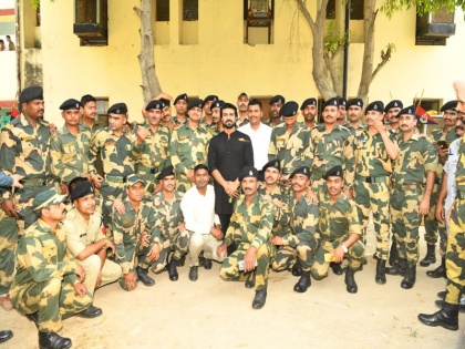 Ram Charan reached Amritsar BSF campus called his home cook for the soldiers | अमृतसर के बीएसएफ कैंपस पहुंचे राम चरण, जवानों के लिए बुलाया अपना घरेलू रसोइया, पकवाया घर जैसा खाना