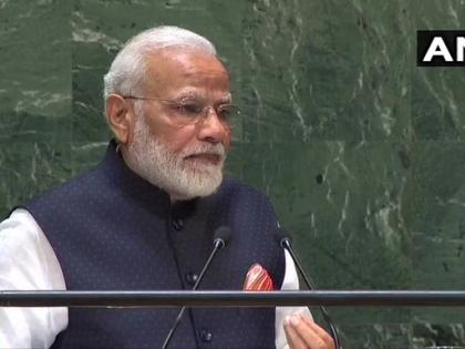 New York, US: Prime Minister Narendra Modi at the #UNGA says, "Hum uss desh ke vaasi hain jisne dunia ko yuddh nahi Buddh diye hain, shanti ka sandesh diya hai." | हम उस देश के वासी हैं जिसने दुनिया को युद्ध नहीं बुद्ध दिए हैं, शांति का संदेश दिया हैः पीएम मोदी
