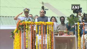 Article 370: Rajnath Singh said - Pakistan PM Imran is knocking every door in the world, leaving no chance to make fun of him | अनुच्छेद 370ः राजनाथ सिंह ने कहा- पाक पीएम इमरान दुनिया में हर दरवाजा खटखटा रहे हैं, मजाक उड़वाने का कोई मौका नहीं छोड़ रहे हैं