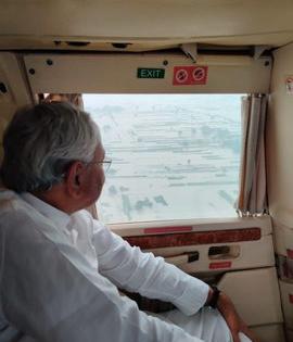 Floods in Bihar: Bhojpuri singer Sharda Sinha was evacuated from the residence, food packets dropped from the helicopter, CM made an air tour | बिहार में बाढ़ः भोजपुरी गायिका शारदा सिन्हा को आवास से निकाला गया, हेलिकाप्टर से गिराये गए खाने के पैकेट, सीएम ने हवाई दौरा किया